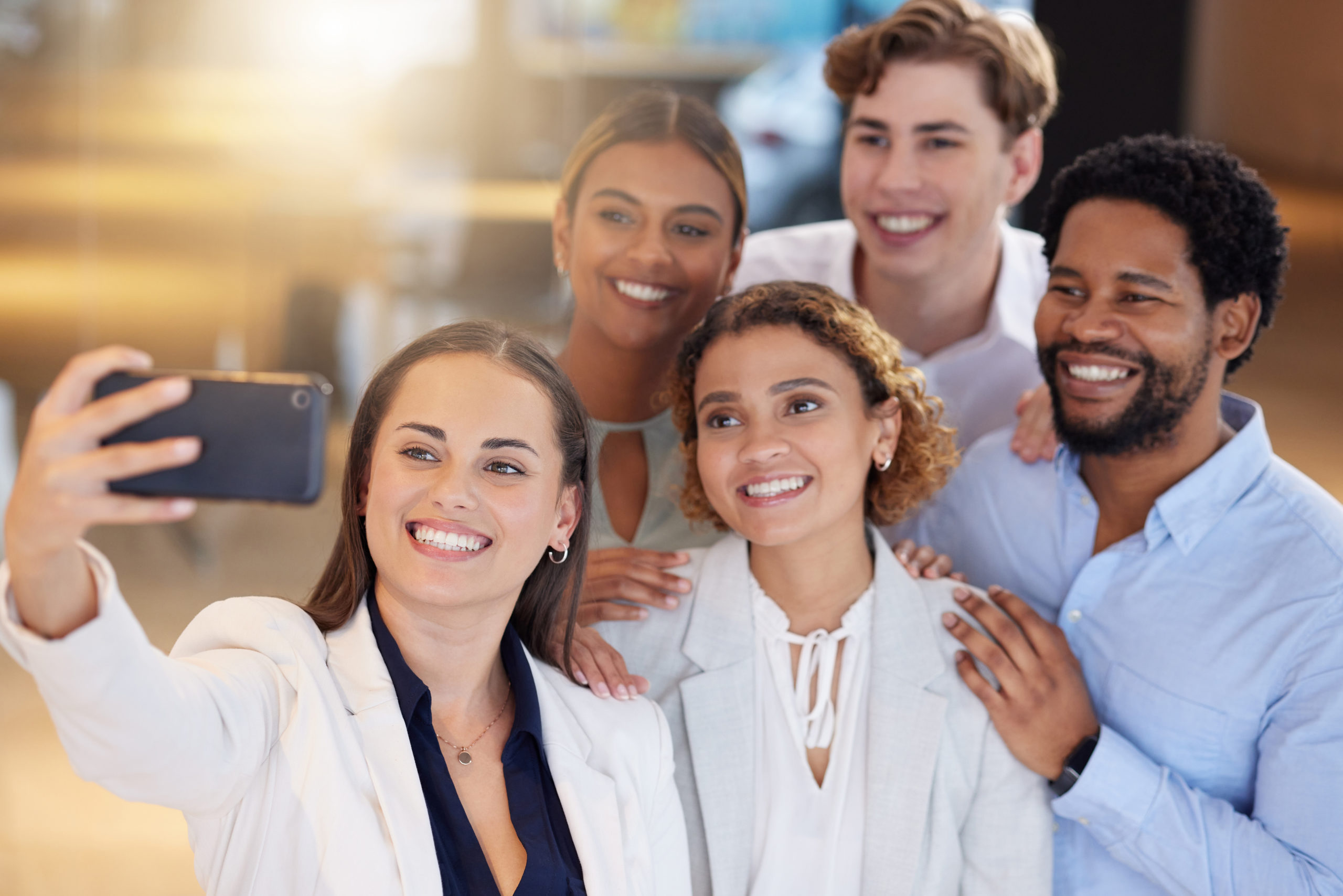 Selfie-group-of-people